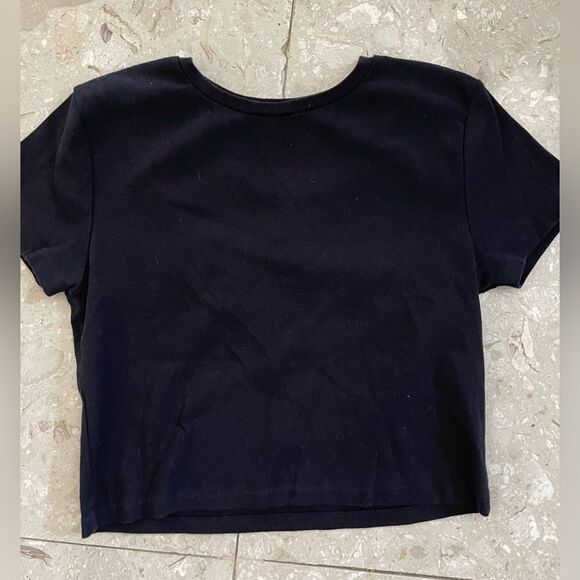 Black crop top from Stradivarius - Picture 2 of 5